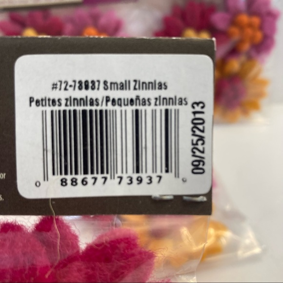 Zinnias Flowers 100% Wool Felt Crafts Applique Embellishments Needle Felting - Picture 8 of 13